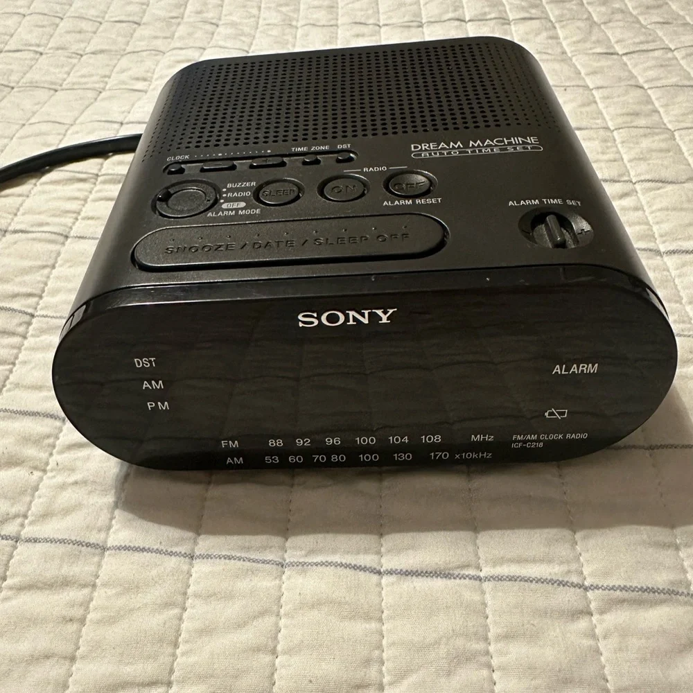 USED SONY‎ DREAM MACHINE AM/FM CLOCK RADIO WORKS!